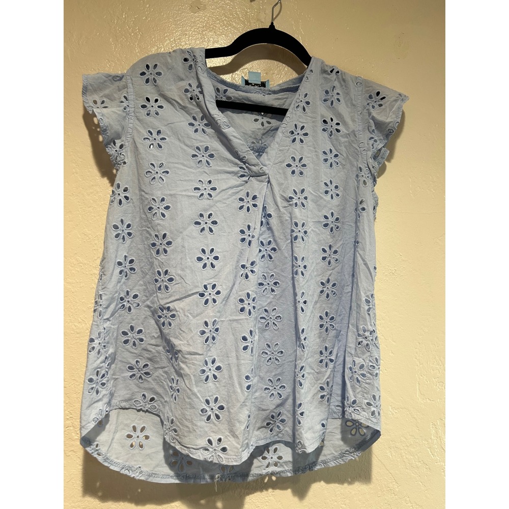 CeCe Womens Light Blue Cotton Eyelet Flutter Sleeve V-Neck Blouse Size Medium